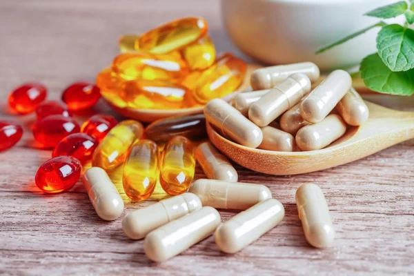 VITAMINS & SUPPLEMENTS